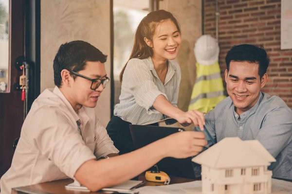 Quelles sont les principales étapes à franchir dans un projet de construction de maison ?