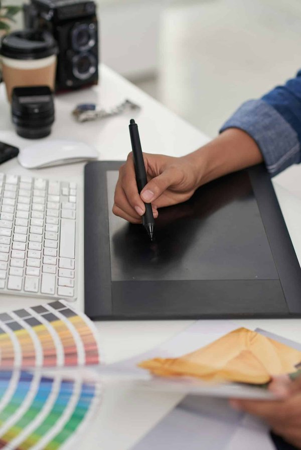 Faites appel à un graphiste rennes pour la création visuelle