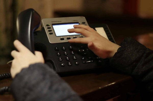 Annuaire inversé : l'outil est-il gratuit ou payant ?