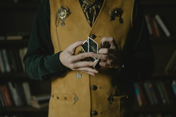 Le mentalisme à Lyon : entre illusion et réflexion profonde